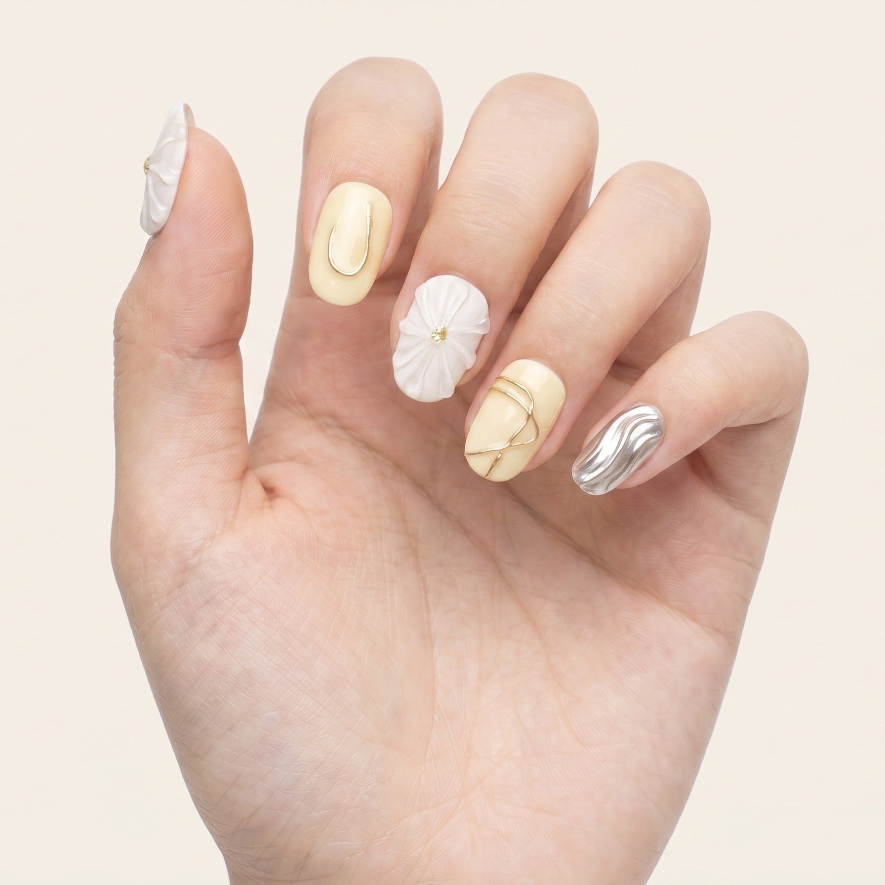 GOLDEN PETAL MUSE