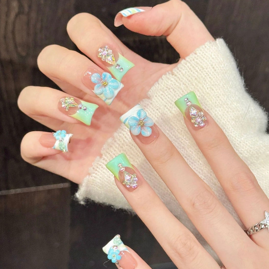 MINT BLOOM FANTASY
